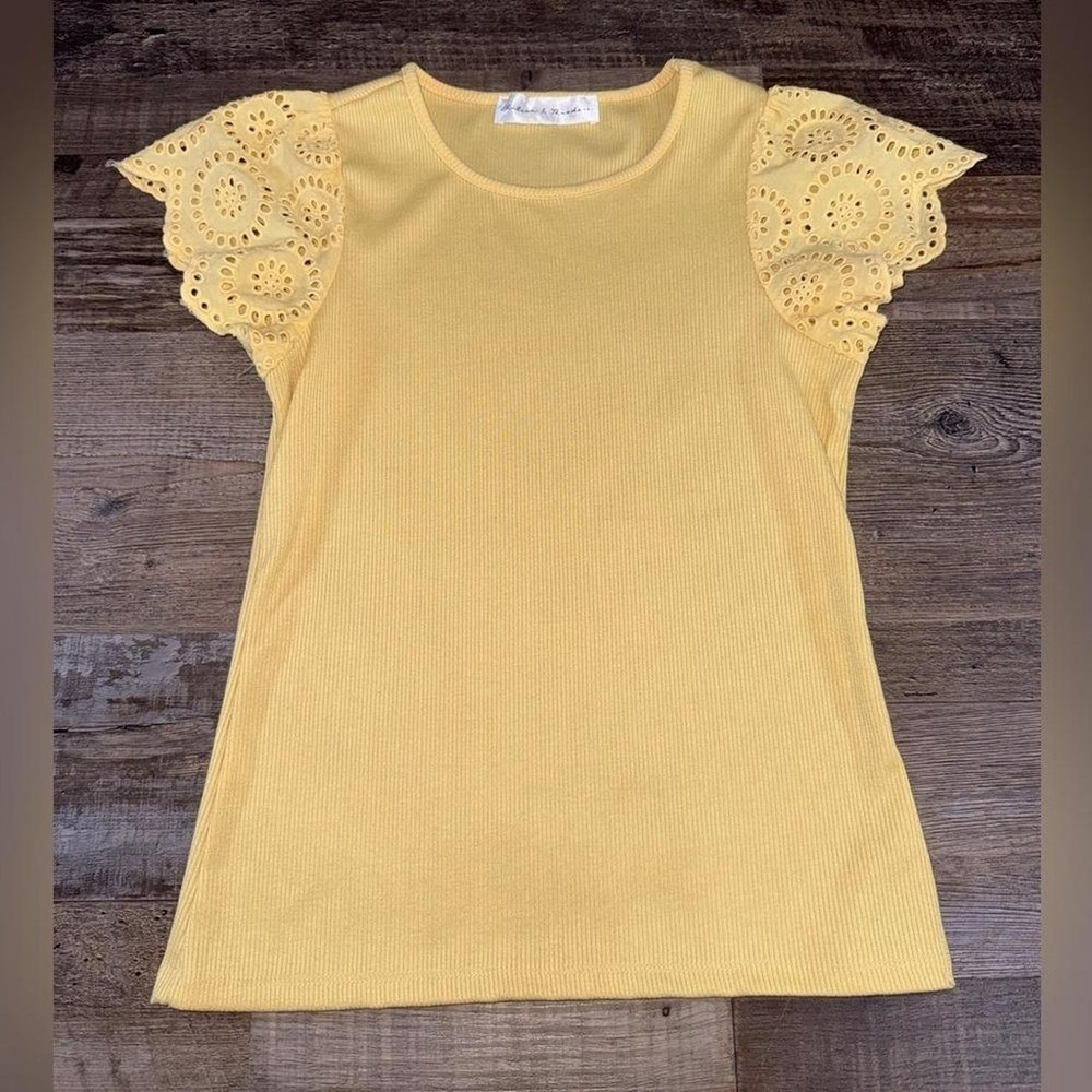 Chelsea & Theodore Yellow Ribbed Eyelet Lace Flutter Sleeve Top Womens Small